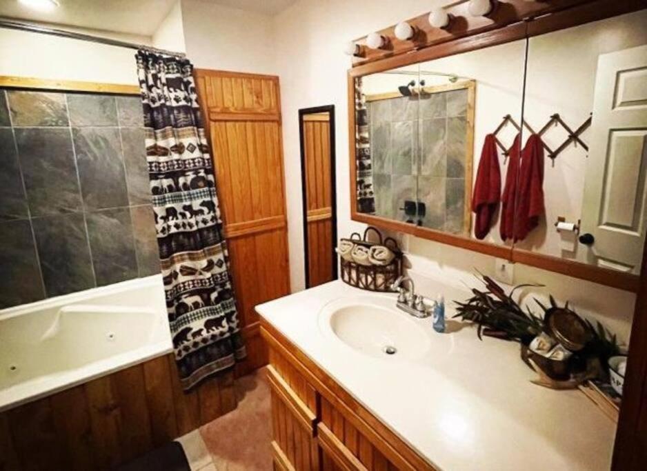 The Hideaway At Bear Mountain Log Cabins Eureka Springs Εξωτερικό φωτογραφία